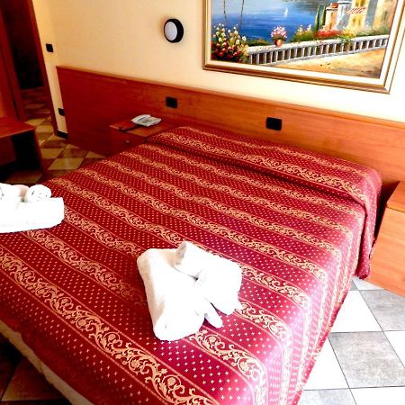 Residence Hotel Isabella Loano Esterno foto