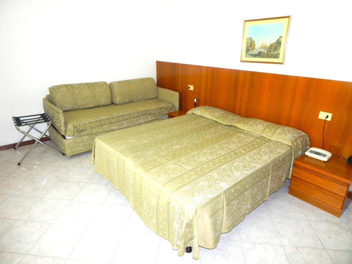 Residence Hotel Isabella Loano Esterno foto