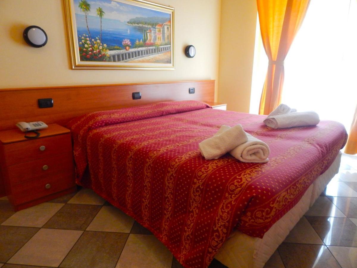 Residence Hotel Isabella Loano Esterno foto