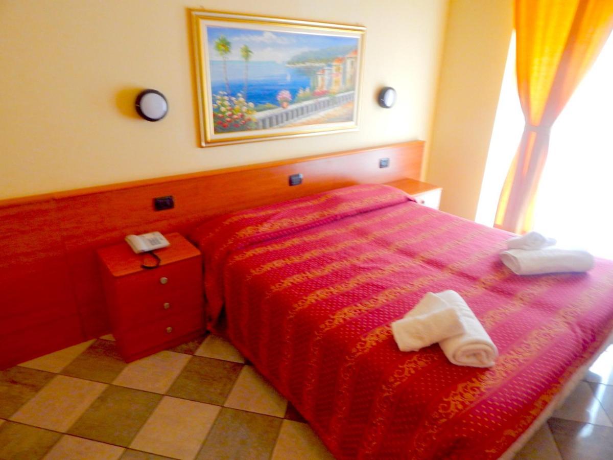 Residence Hotel Isabella Loano Esterno foto